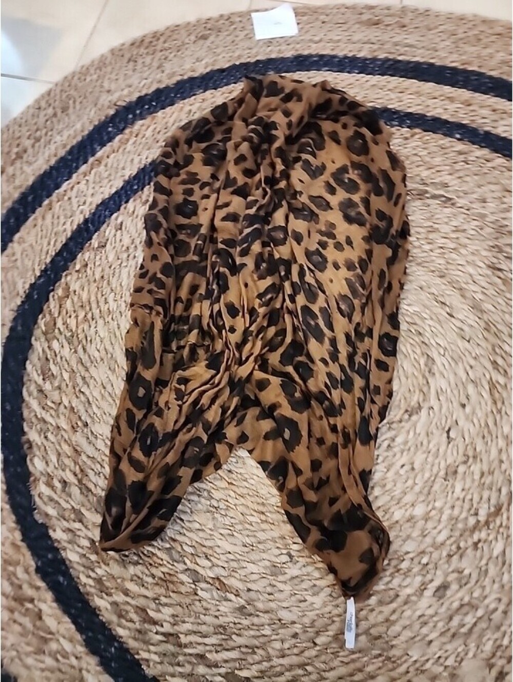 Scarf womens Charlotte Russe Leopard print. China 101331